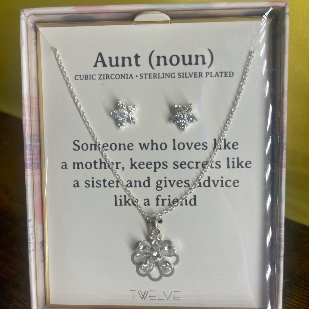 Aunt Necklace & Earring Set
